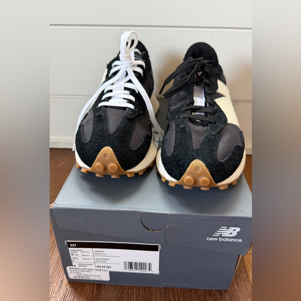 New Balance 327 Sneakers Black White Gum Sole WS327BL Women’s 9.5 NEW
